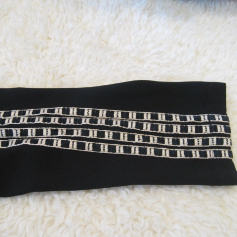 RIANI Cold Shoulder Top - Picture 5 of 8